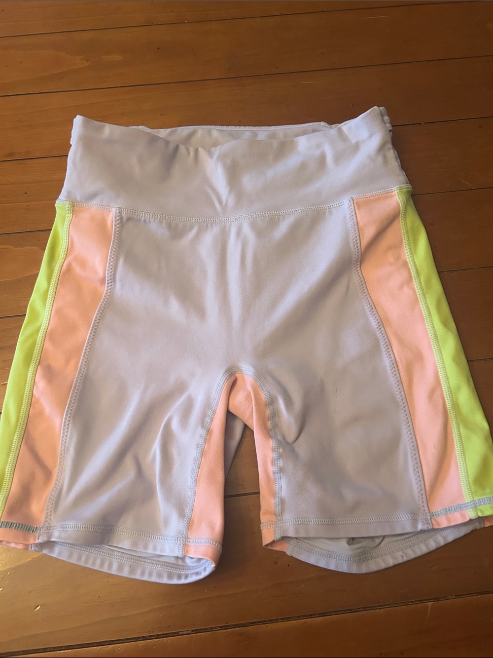 Fabletics Trinity Run Colorblock Bike Shorts | Lilac Peach Neon | Medium